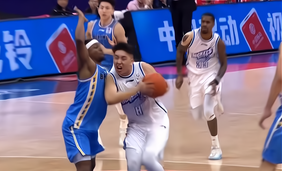 包含转折点！本菲卡状态回暖，CBA常规赛今晨攻防权衡，压力陡增，细节决定成败的词条